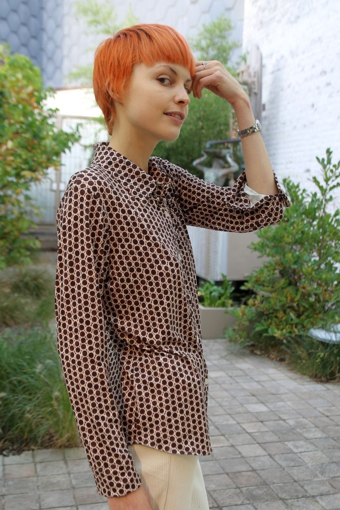 [200829] Blouse Lano nm20 bollenprint kraag nacré doorgeknoopt - Bruin-beige Detail