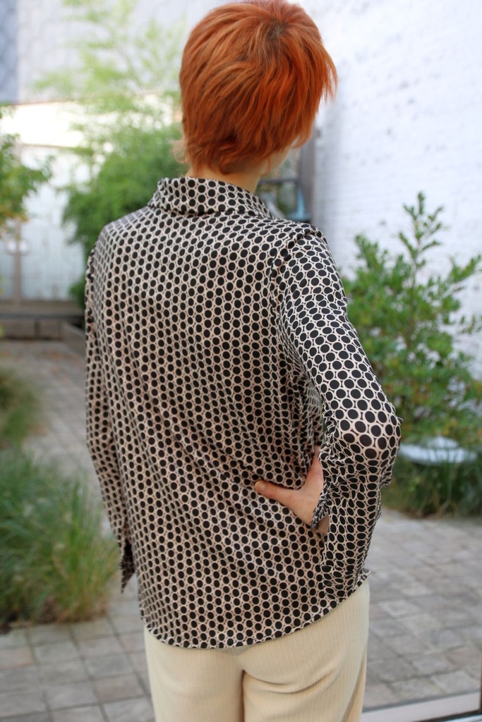 [200829] Blouse Lano nm20 bollenprint kraag nacré doorgeknoopt - Zwart-beige Detail