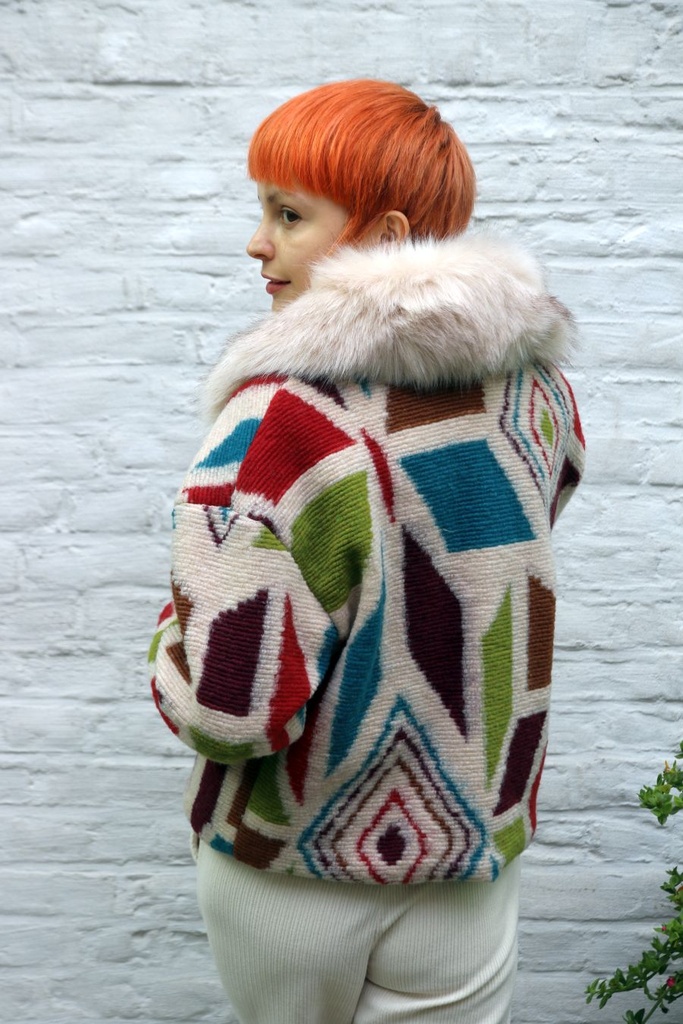 [200835] Jasje Neal nm95 eco pels kraag primitieve symbolen - Beige-rood-groen-blauw Detail