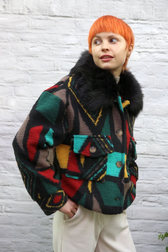 [200835] Jasje Neal nm95 eco pels kraag primitieve symbolen - Zwart-rood-groen-turkoois Detail