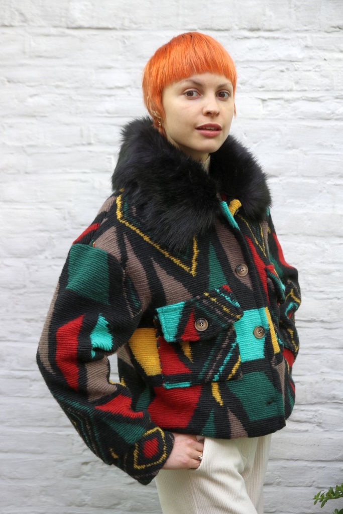 [200835] Jasje Neal nm95 eco pels kraag primitieve symbolen - Zwart-rood-groen-turkoois Detail