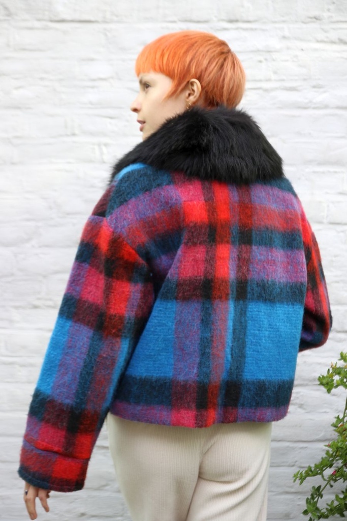 [200836] Nathaniel nm95 kort jasje eco pels kraag schotse ruit - Zwart-blauw-rood Detail