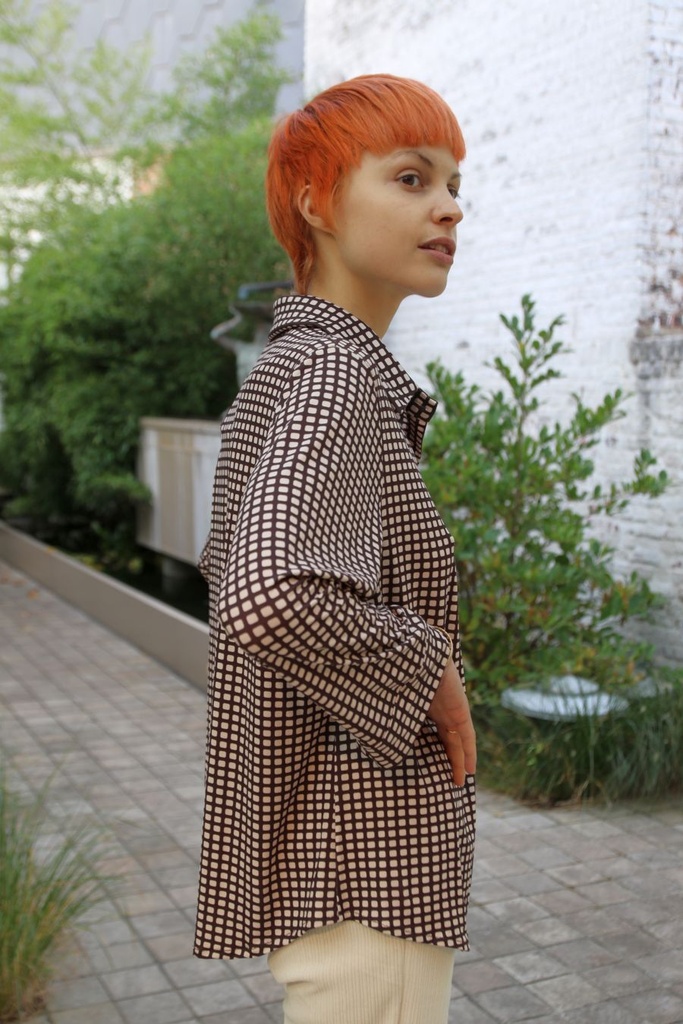 [200830] Blouse Landon nm20 blokjesprint kraag nacré doorgeknoopt  - Bruin-beige Detail