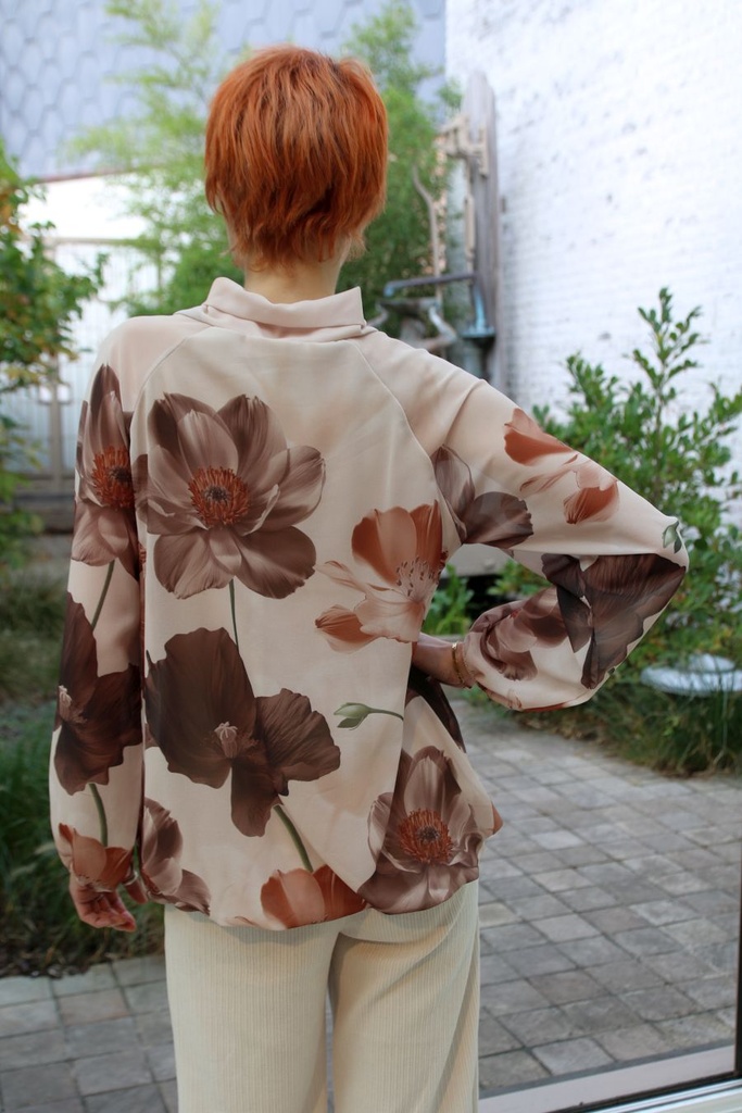 [200851] Blouse Lida nm43 jabotkraag XL bloem gepofte zoom - Beige-bruin Detail