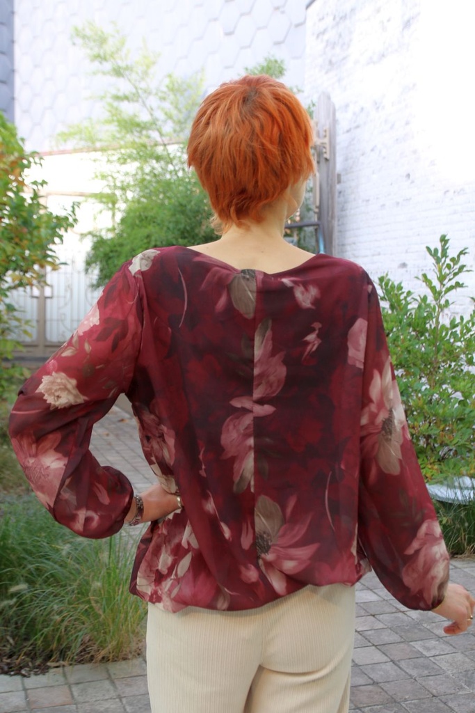 [200856] Blouse Lucille bloemenprint open hals 3 springplooien  - Bordeaux-beige Detail