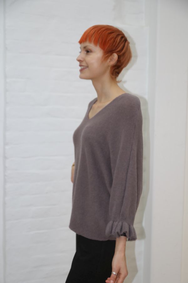 [200859] Tricot pull Nadim nm25 v-hals vleermuismouw  - Donkertaupe Detail