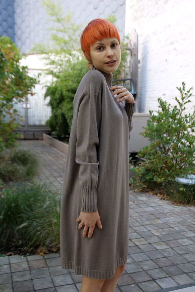 [200865] Tricot kleed Nove nm50 opstaande kraag  - Taupe Detail
