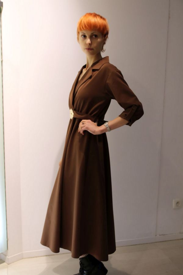 [200630] 7/8ste jurk Leonor nm32 reverskraag fijne gabardine klokrok  - Bruin Detail