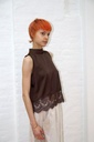 [200880] Top Nisanur satijn kanten borduur opstaande kraag  - Bruin Detail
