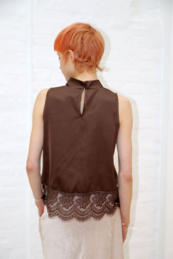 [200880] Top Nisanur satijn kanten borduur opstaande kraag  - Bruin Detail
