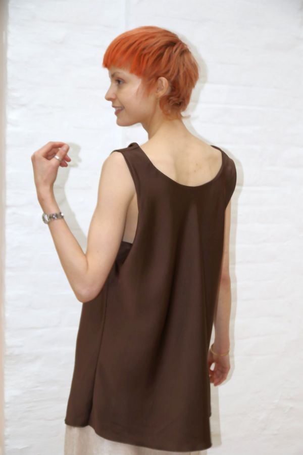 [200882] Tank top Nessa satijn drapage kraag  - Bruin Detail