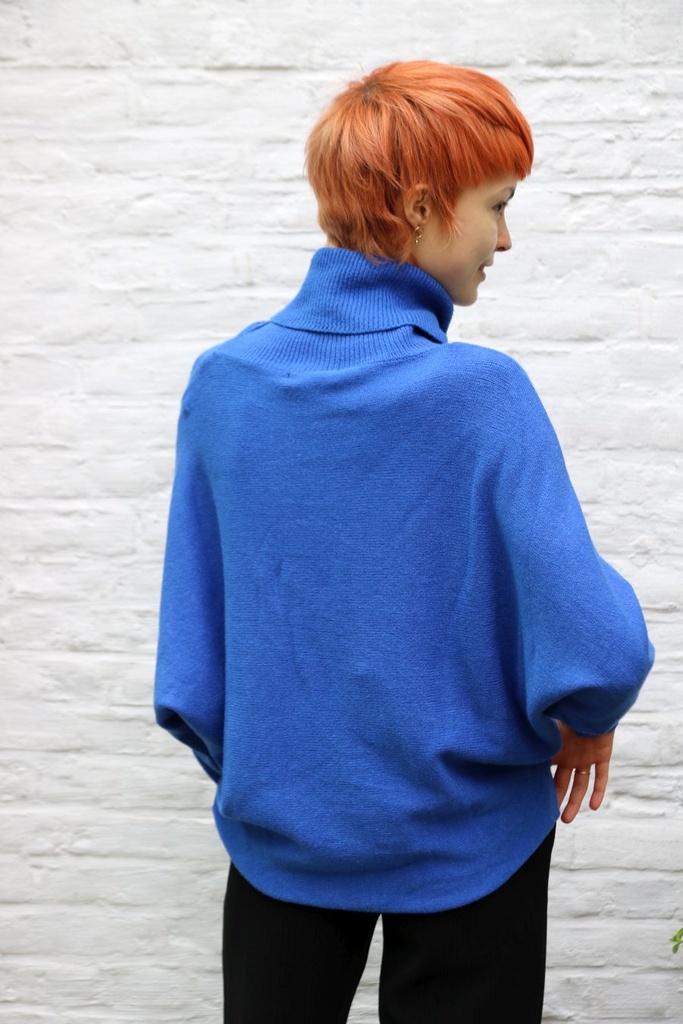 [10017489] Lilly nm60 rolkraag vleermuismouw bevat kasjmier - Koningsblauw Detail