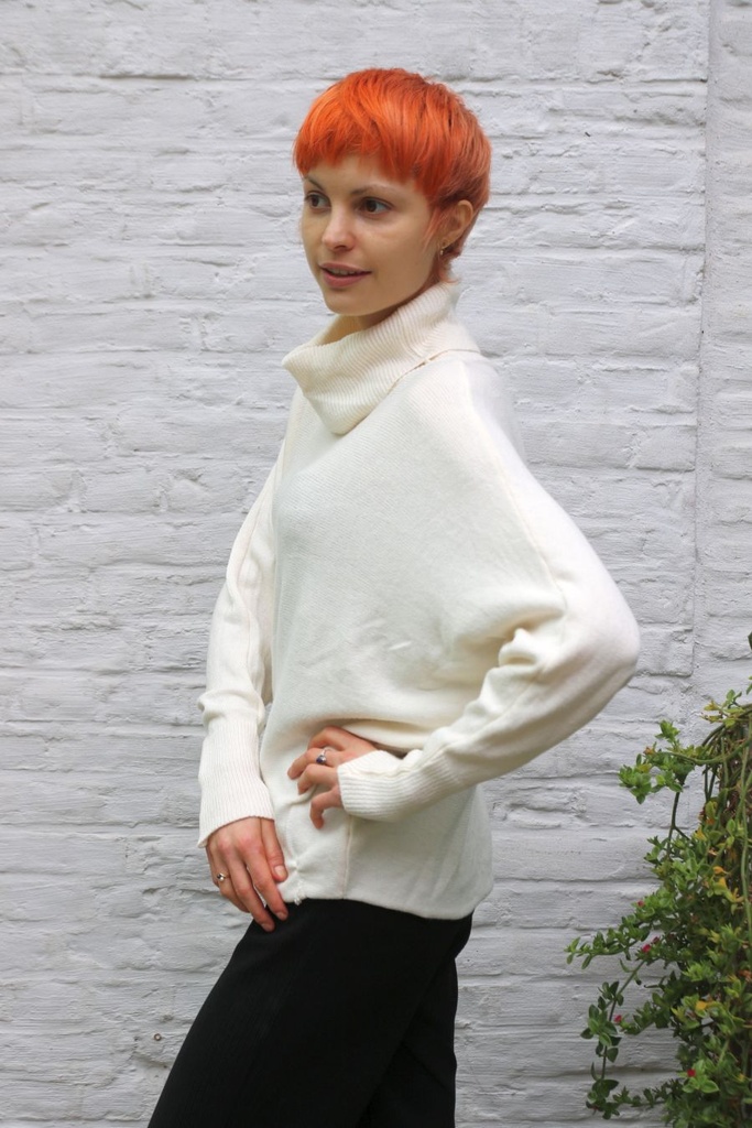 [10017489] Lilly nm60 rolkraag vleermuismouw bevat kasjmier - Wolwit Detail