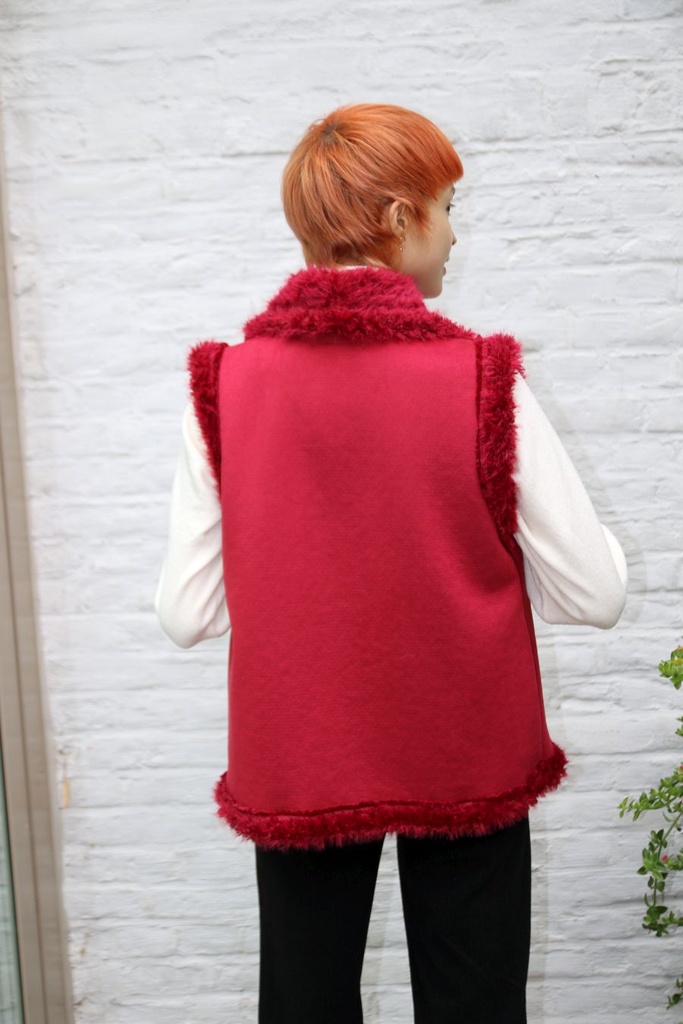 Suede gilet Micah met ecopels details - Bordeaux Detail