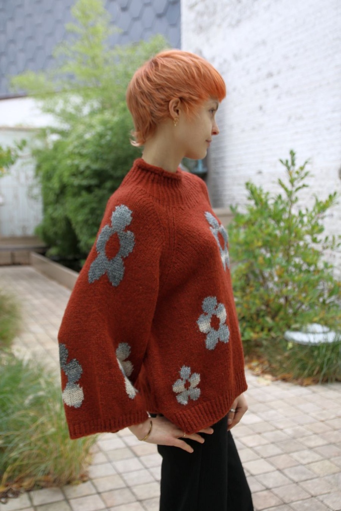 [200657] Tricot trui Noortje nm26 met bloemenpatroon  - Roestbruin Detail