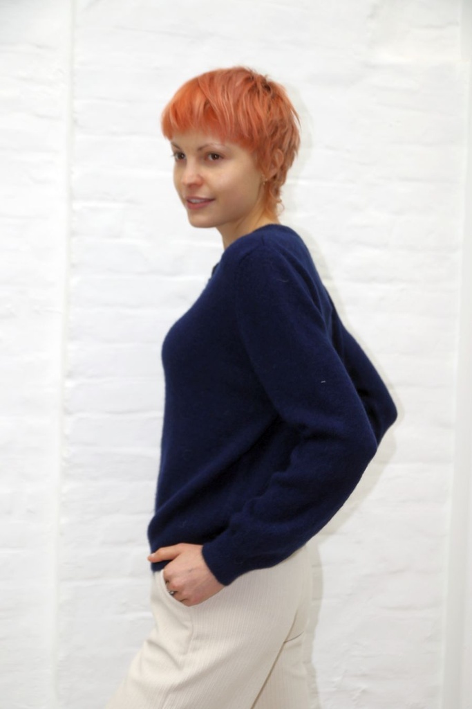 [10017280] Cardigan Lieuwe nm25 ronde hals 25 procent super fijne alpaga - Donkerblauw Detail