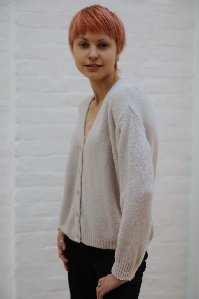 [10017284] Cardigan Manuel V-hals super fijne alpaca nm25 - Beige Detail