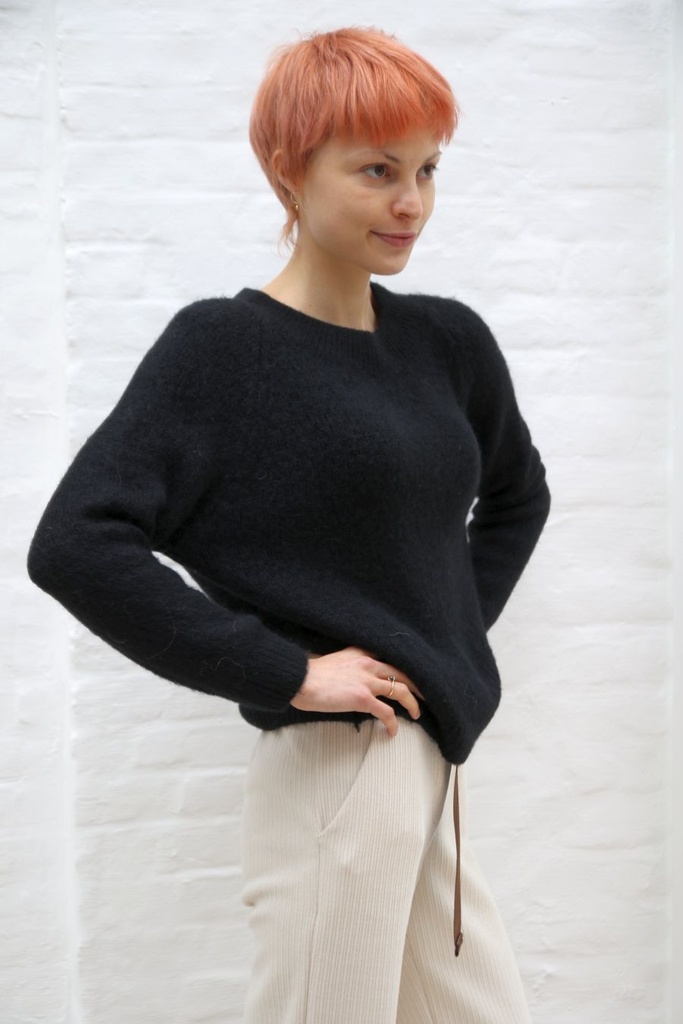 [10017516] Pul Lidia nm25 ronde hals bevat 25 percent super alpaga - Zwart Detail