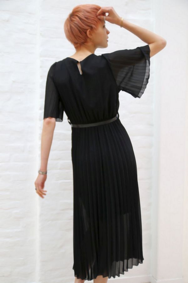 [200895] Jurk Nur nm48 7/8ste plissé korte mouw taillebinder  - Zwart Detail