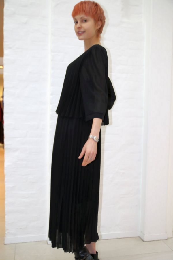 [200896] Lange jurk Narin plissé 3/4e mouw ronde hals - Zwart Detail