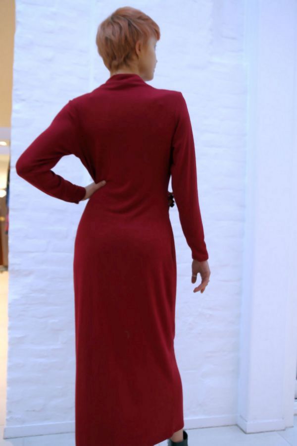[200898] Lange tricot jurk Nyah nm50 split broche taille drapage  - Bordeaux Detail