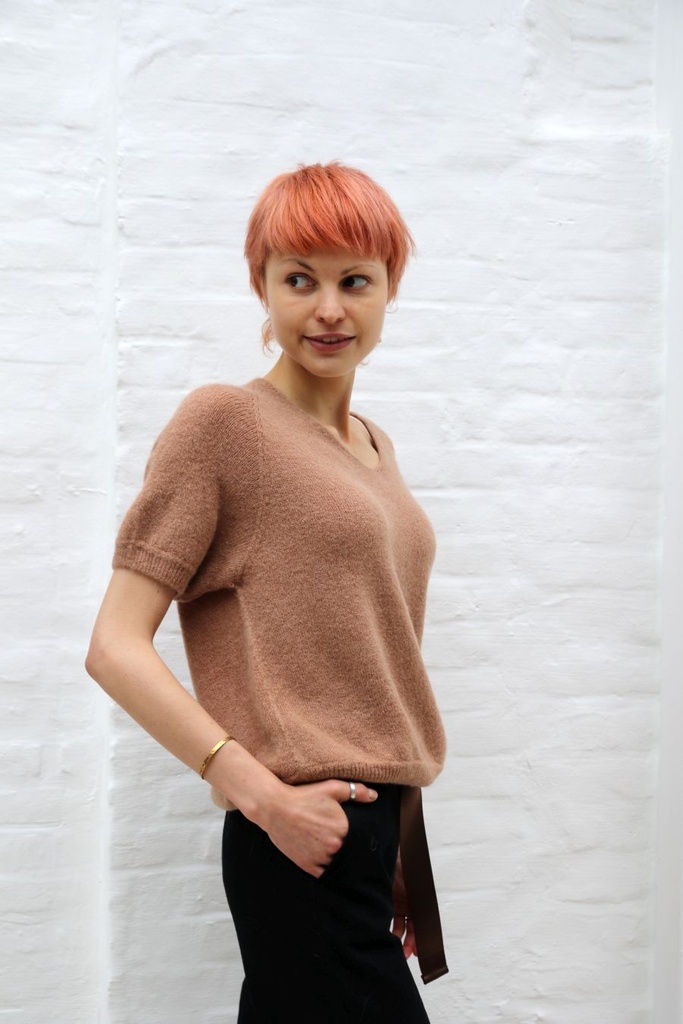 [10017518] Pul Lieneke nm25 V-hals Amerikaanse mouwinzet - Camel Detail