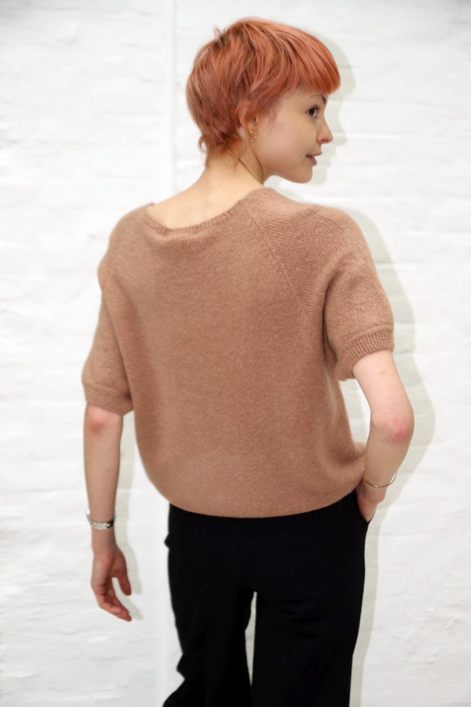 [10017518] Pul Lieneke nm25 V-hals Amerikaanse mouwinzet - Camel Detail