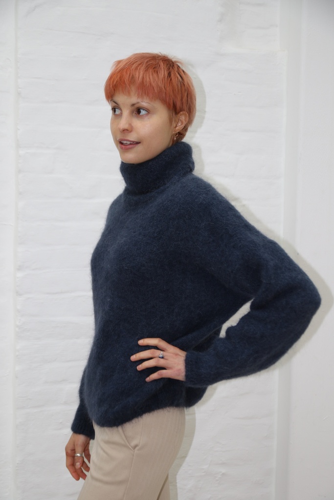 [200892] Pull Pelle nm55 zacht rolkraag alpaca en mohair - Donkerblauw Detail