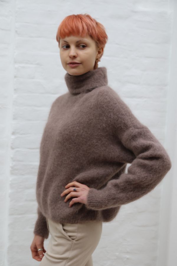 [200892] Pull Pelle nm55 zacht rolkraag alpaca en mohair - Taupe Detail