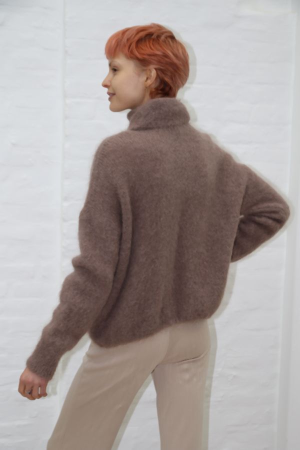 [200892] Pull Pelle nm55 zacht rolkraag alpaca en mohair - Taupe Detail