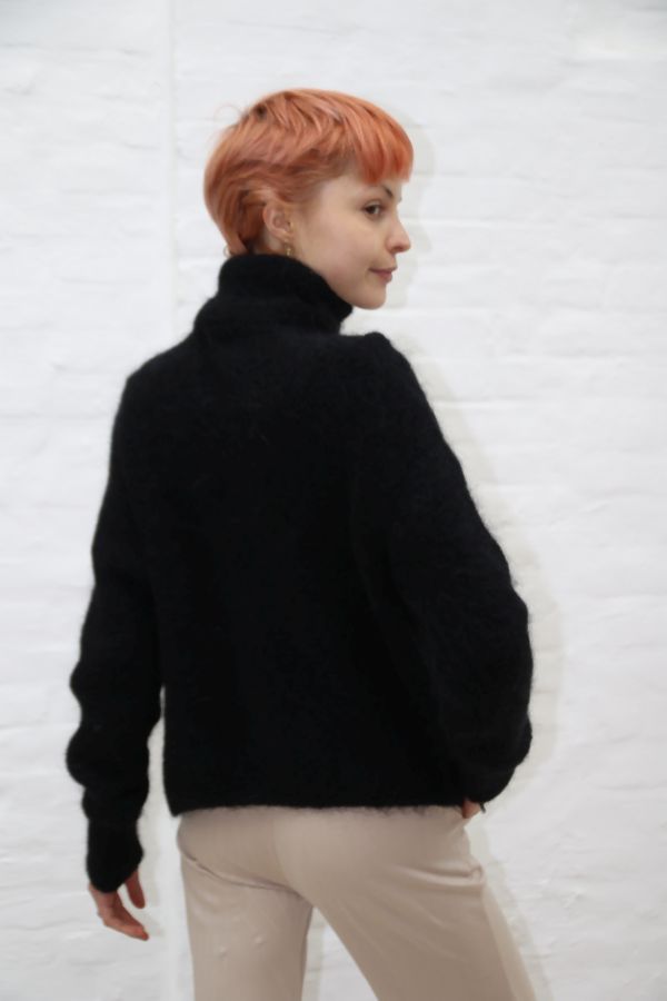 [200892] Pull Pelle nm55 zacht rolkraag alpaca en mohair - Zwart Detail