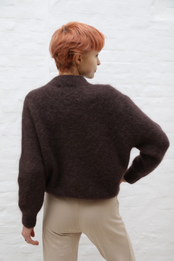 [200893] Pull Pippa nm55 zacht geribde kraag alpaca en mohair - Bruin Detail