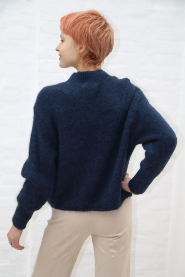 [200893] Pull Pippa nm55 zacht geribde kraag alpaca en mohair - Donkerblauw Detail