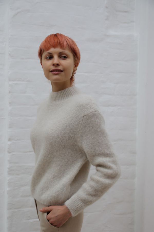 [200893] Pull Pippa nm55 zacht geribde kraag alpaca en mohair - Lichtbeige Detail