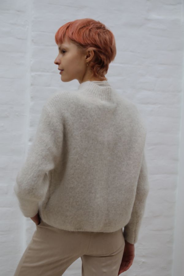 [200893] Pull Pippa nm55 zacht geribde kraag alpaca en mohair - Lichtbeige Detail