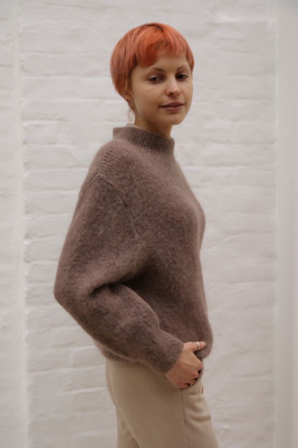 [200893] Pull Pippa nm55 zacht geribde kraag alpaca en mohair - Taupe Detail