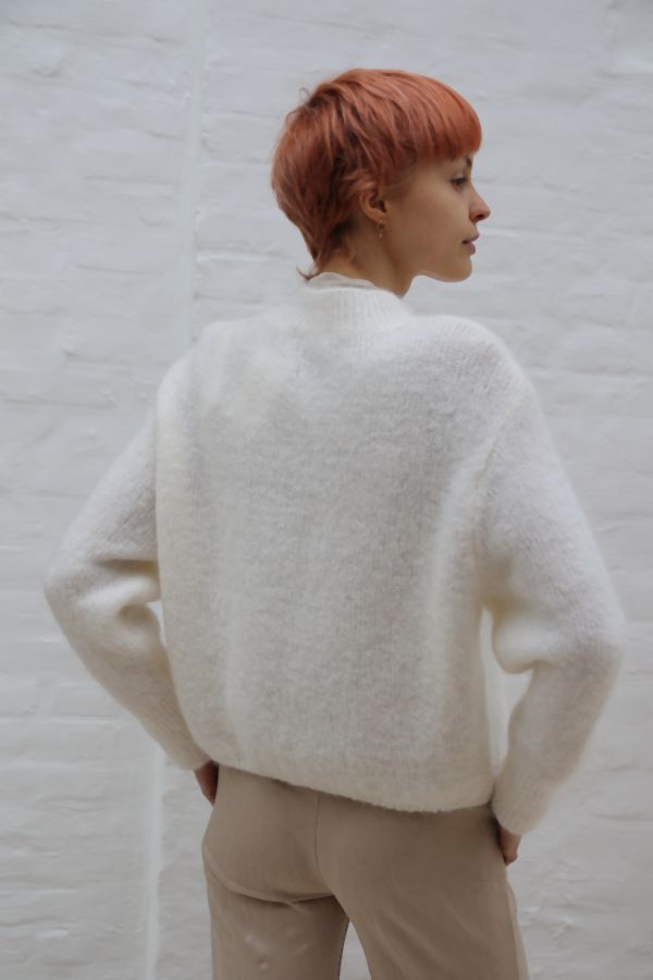 [200893] Pull Pippa nm55 zacht geribde kraag alpaca en mohair - Wit Detail