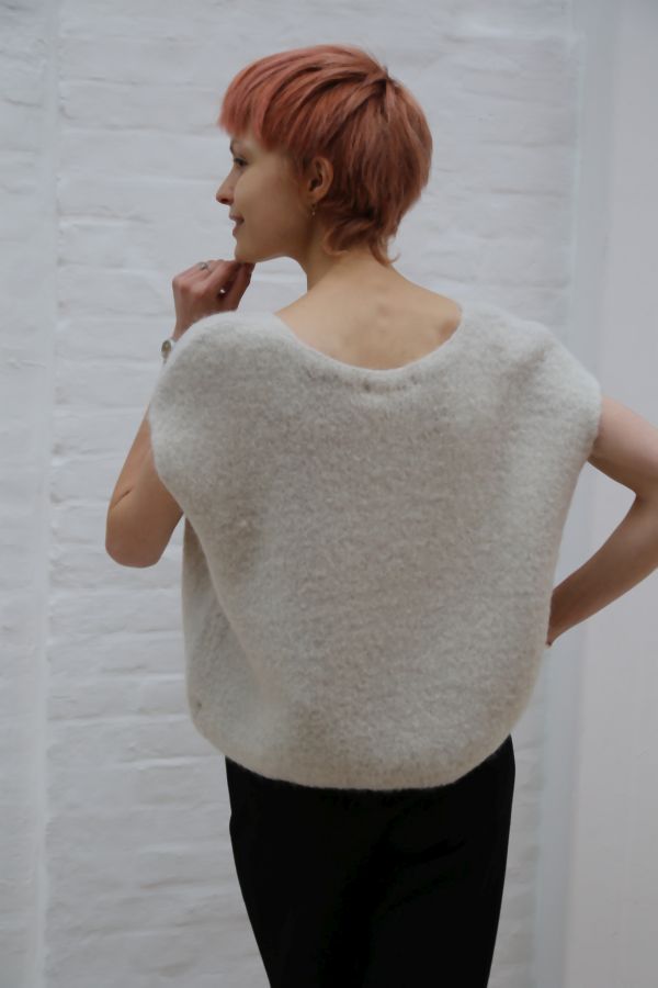 [10017533] Pul Latoya nm25 V-hals bevat super fijne Suyi alpaga - Beige Detail