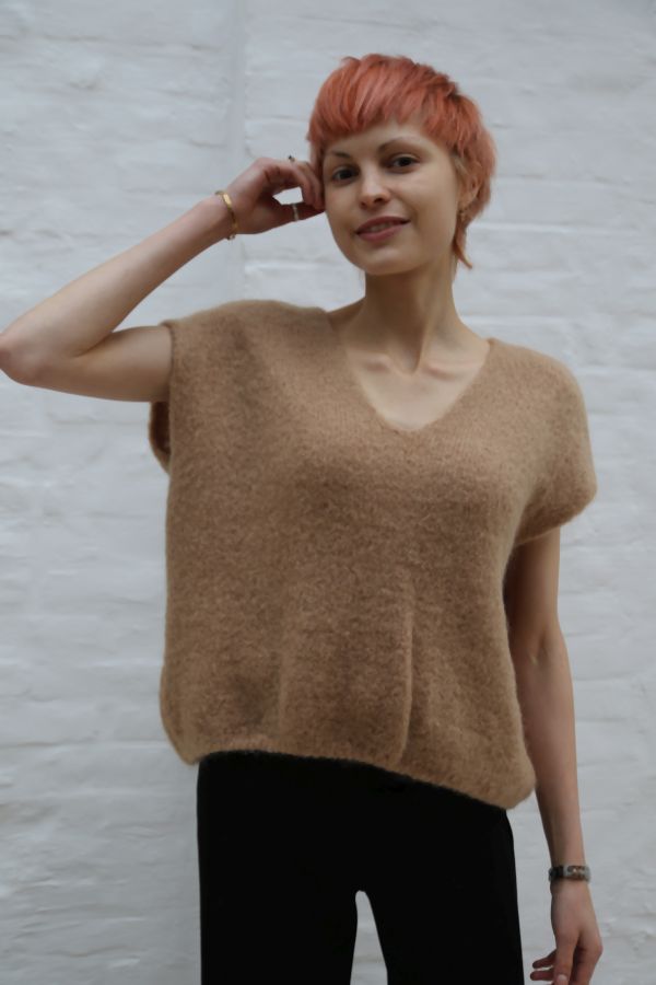 [10017533] Pul Latoya nm25 V-hals bevat super fijne Suyi alpaga - Camel Detail