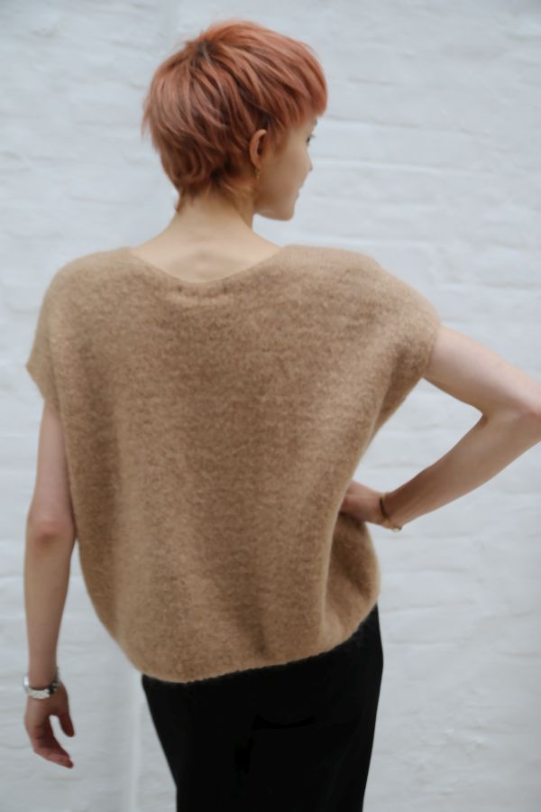 [10017533] Pul Latoya nm25 V-hals bevat super fijne Suyi alpaga - Camel Detail