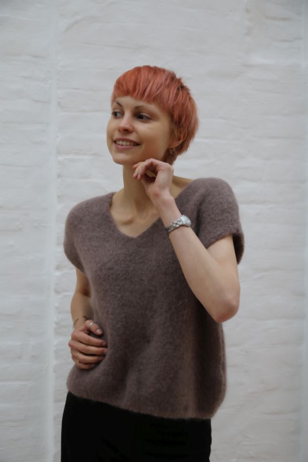 [10017533] Pul Latoya nm25 V-hals bevat super fijne Suyi alpaga - Taupe Detail