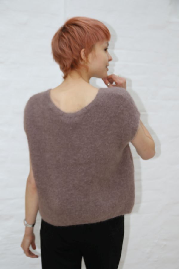 [10017533] Pul Latoya nm25 V-hals bevat super fijne Suyi alpaga - Taupe Detail