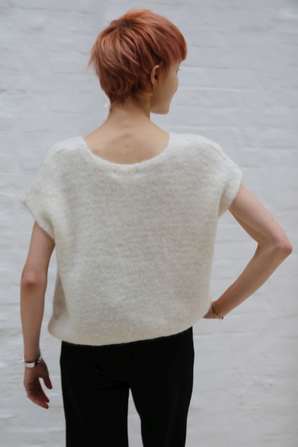 [10017533] Pul Latoya nm25 V-hals bevat super fijne Suyi alpaga - Wolwit Detail