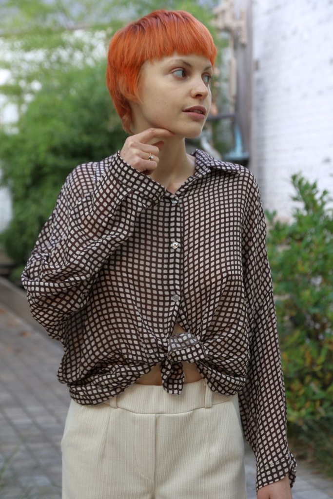 [200826] Blouse  Lorenz nm100 blokjes kraag nacré doorgeknoopt - Bruin-beige Detail