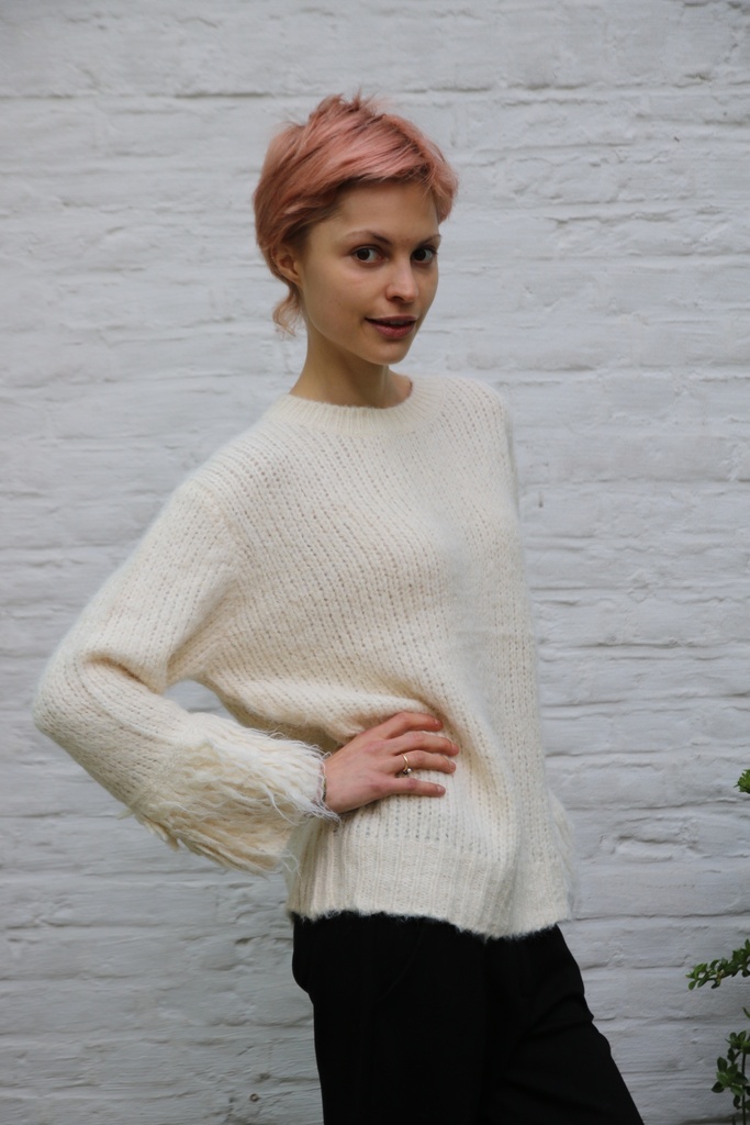 [200913] Trui Quentin ronde hals mouwen faux shearling afwerking  - Wit Detail