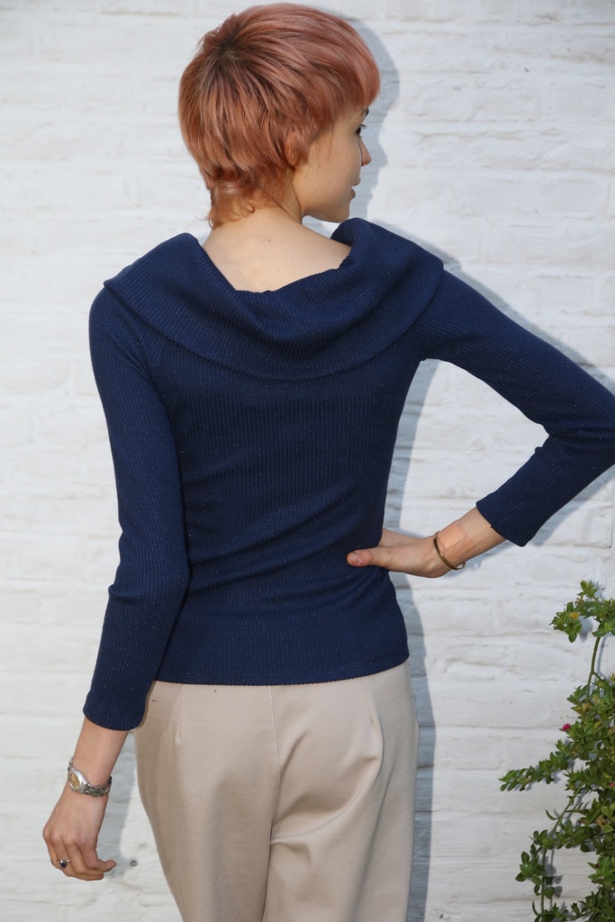 [200917] Pull Nio nm40 omgeslagen boothals glitter tricot - Donkerblauw Detail