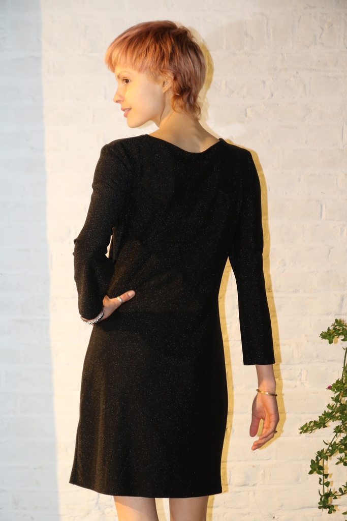 [200920] Neele jurk net boven de knie glitter ronde hals  - Zwart Detail