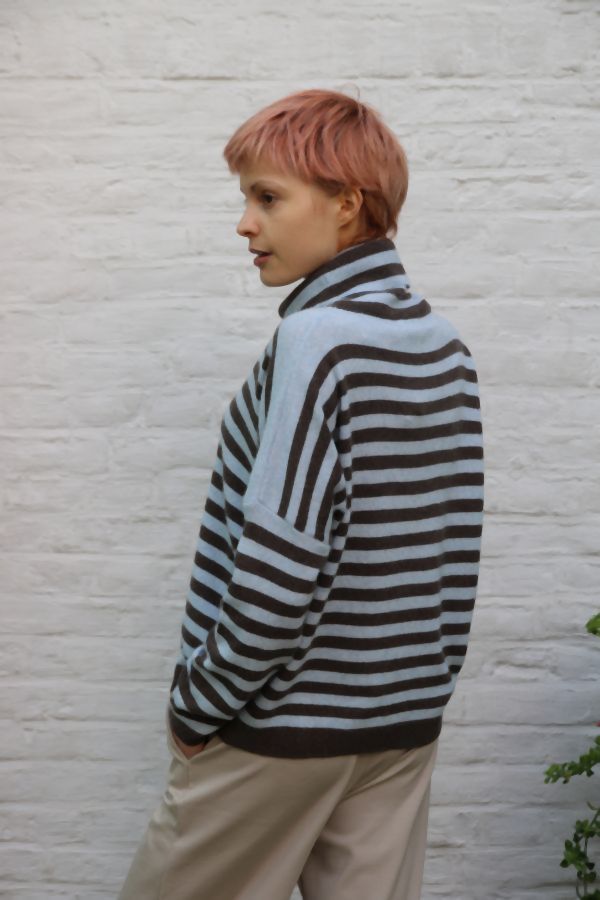 [200928] Pull Neda nm80 gestreepd bicolor opstaande kraag - Lichtblauw-bruin Detail