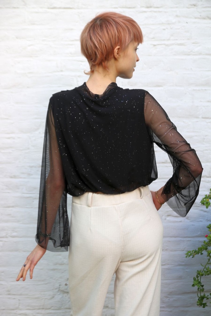 [200957] T-shirt Lazar nm53 opstaande drapagekraag gepofte zoom  - Zwart Detail