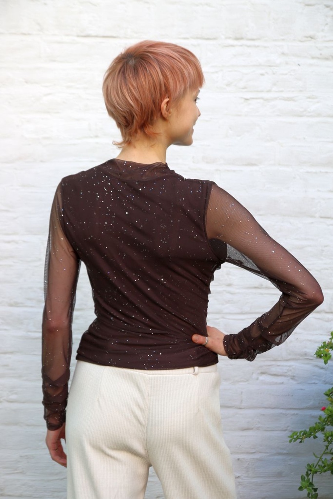 [200958] T-shirt Leela nm43 opstaande kraag linker schouder drapage  - Bruin Detail